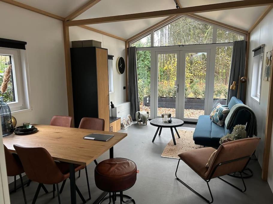 Chalet Schitterend 4 Persoons Tinyhouse Met Hottub Aan De Bossen In 4-16 Putten