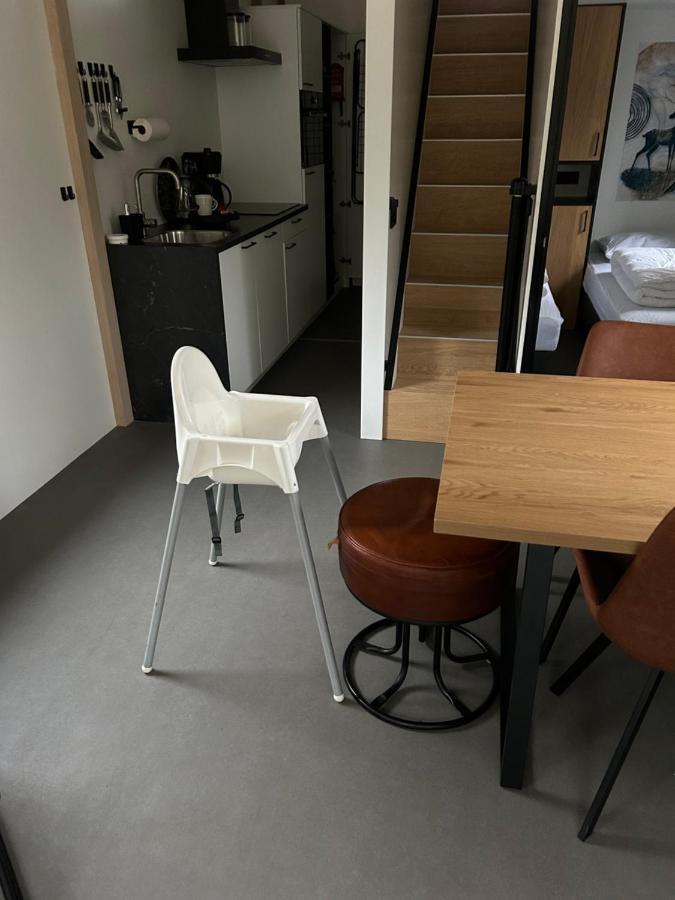 Schitterend 4 Persoons Tinyhouse Met Hottub Aan De Bossen In 4-16